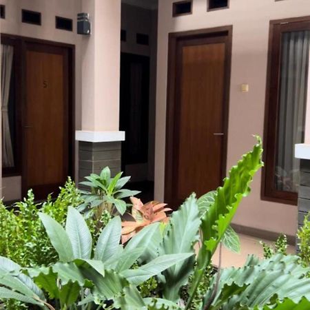 Hens Guesthouse Syariah Gadobangkong Exterior photo