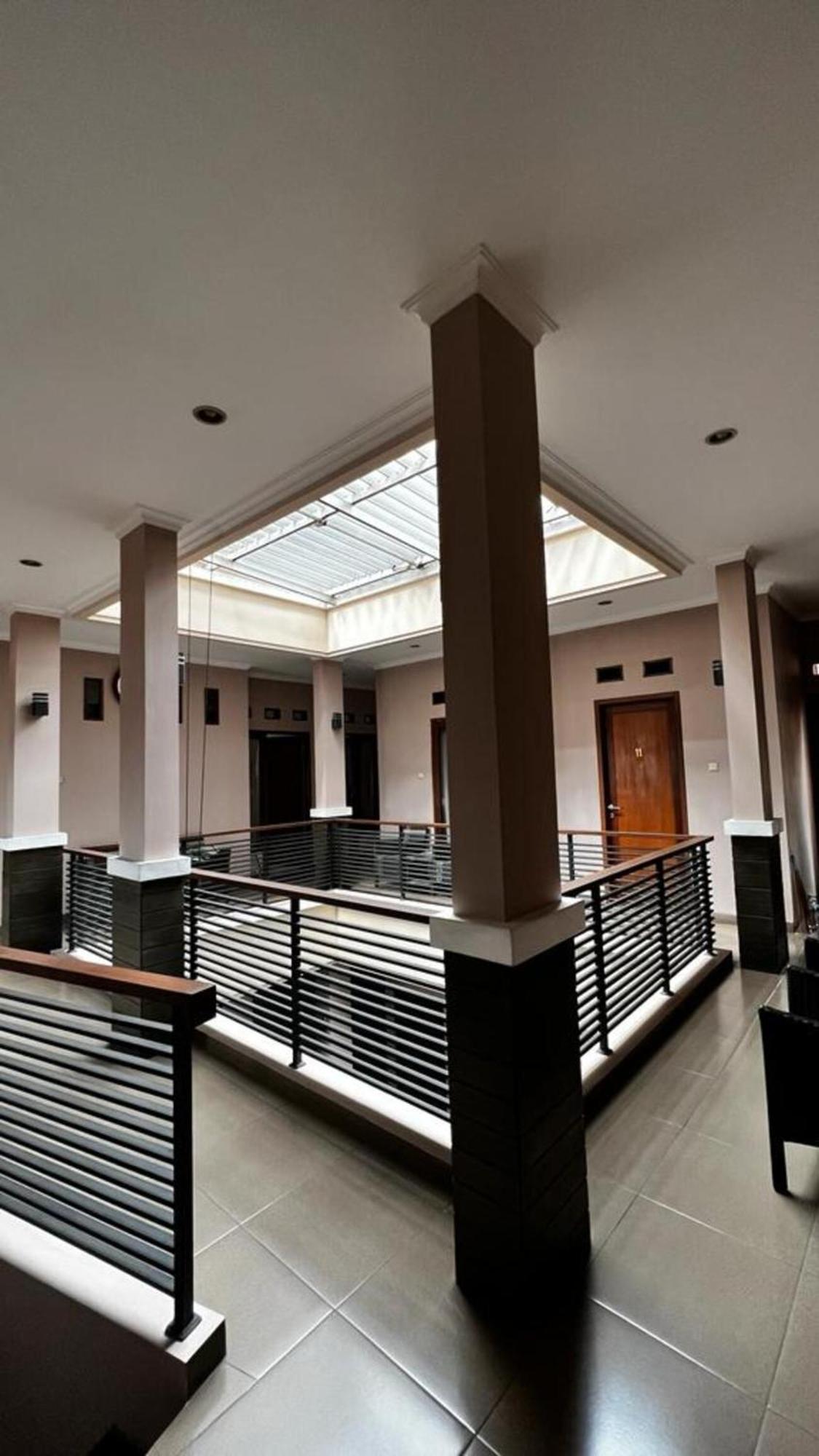 Hens Guesthouse Syariah Gadobangkong Exterior photo
